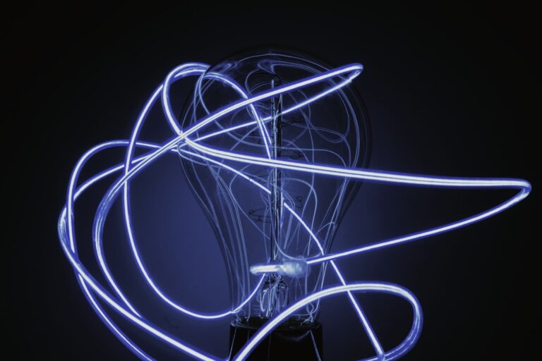 Podpis elektroniczny – jak go uzyskać i kiedy warto go stosować?